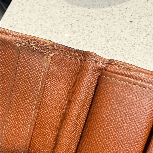 Louis Vuitton Brown Monogram Sarah Wallet - Picture 8 of 13